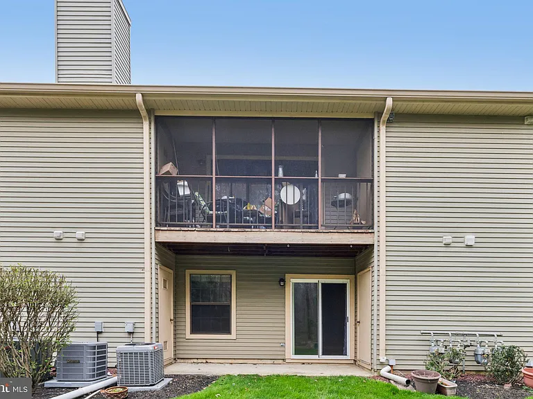 165 Wyndham Pl — Photo 31