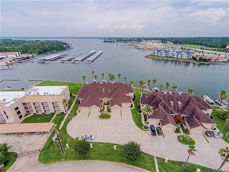 Fantastic Upscale Townhome on Lake Conroe with full open water view!!!