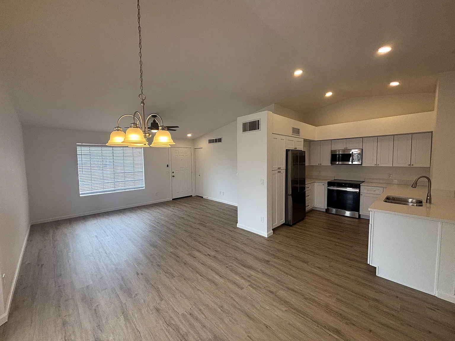 3 bed, 1526 sqft, $1,950 — Photo 3