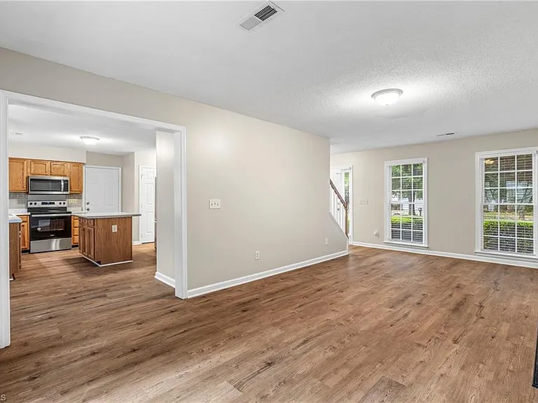 2320 Meadow Gate Dr — Photo 7