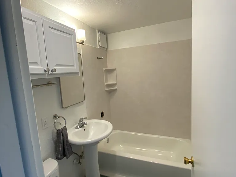 2005 NW Garfield Ave #2015 — Photo 2