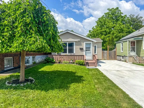 1639 Saint Luke Rd, Windsor, ON N8Y 3N4