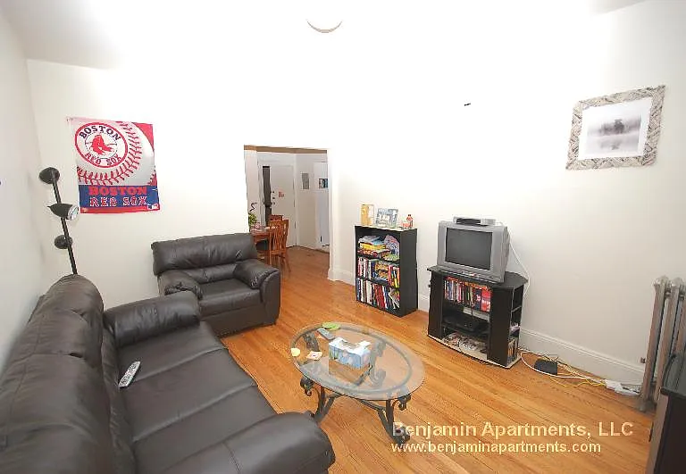 127 Sutherland Rd #F — Photo 1