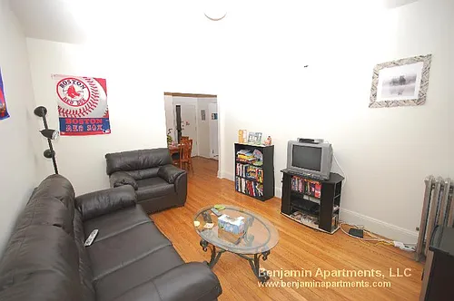 127 Sutherland Rd Photo 1