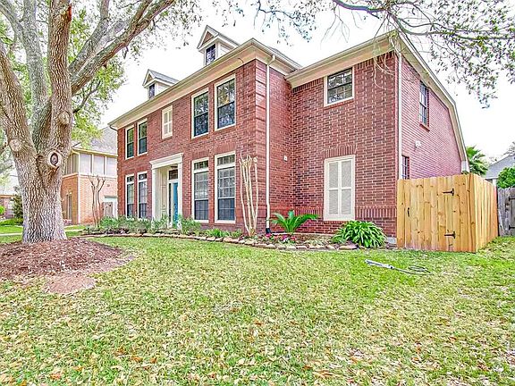 4th image of 2115 Amber Glen Ln