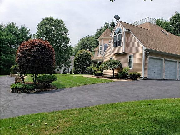 3rd image of 399 Larchwood Dr