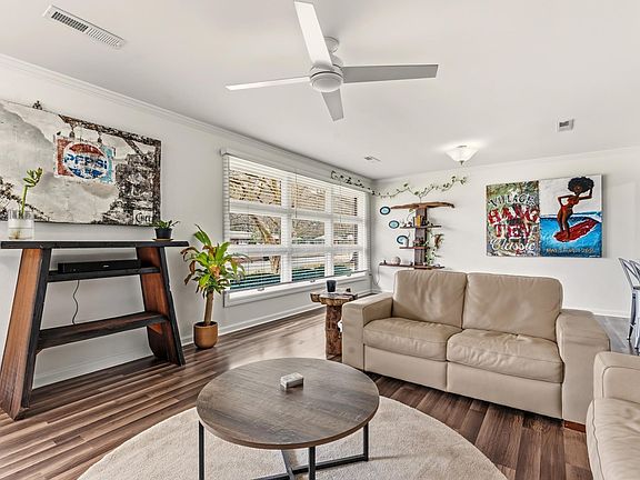 3rd image of 548 Juniper Dr. #548