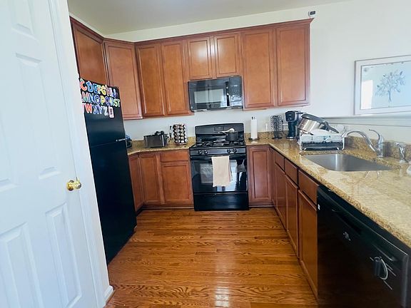 4th image of 938 King Way