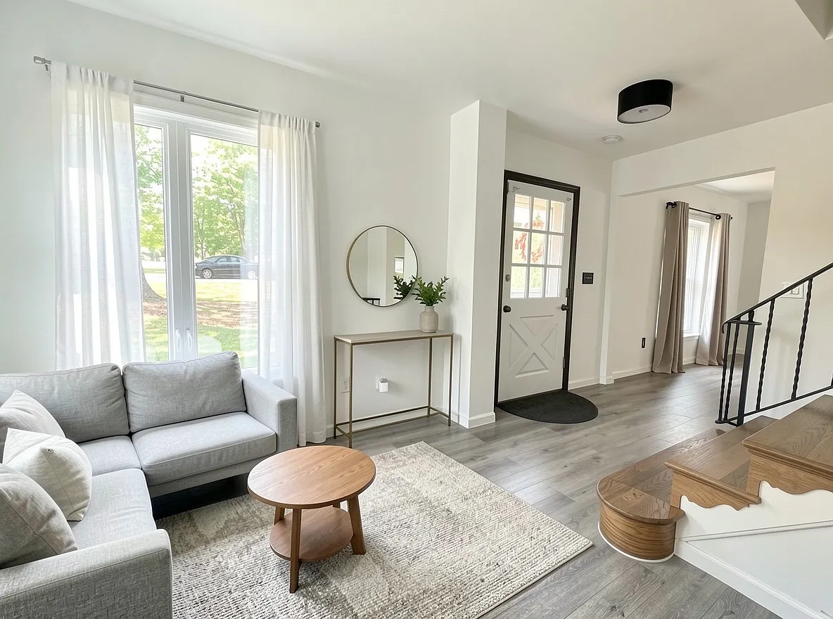 4 bed, 1600 sqft, $3,580 — Photo 2