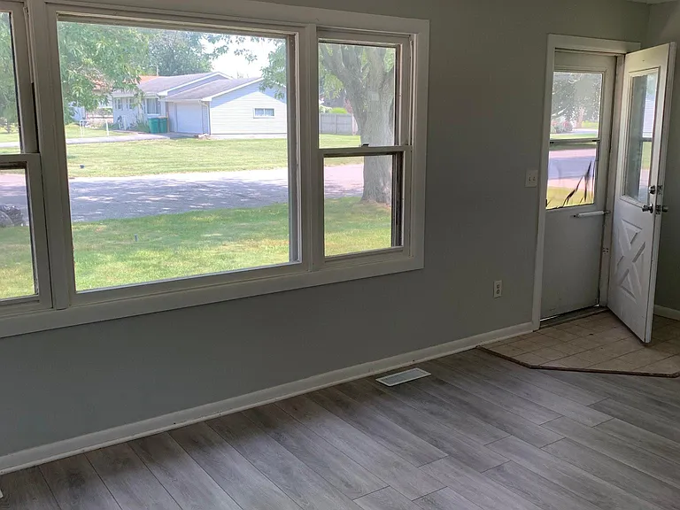 7902 Wilson St — Photo 3
