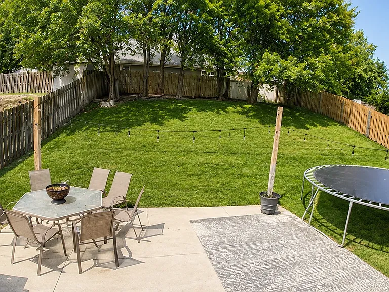 15506 Harney St — Photo 6