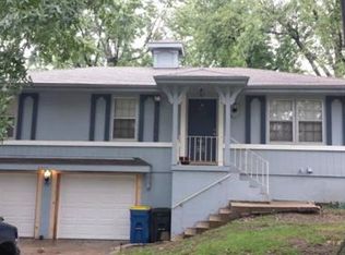 2205 SE Austin St, Oak Grove, MO 64075