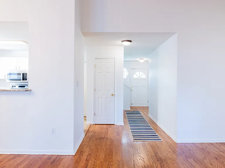 541 Pointe South Dr — Photo 3