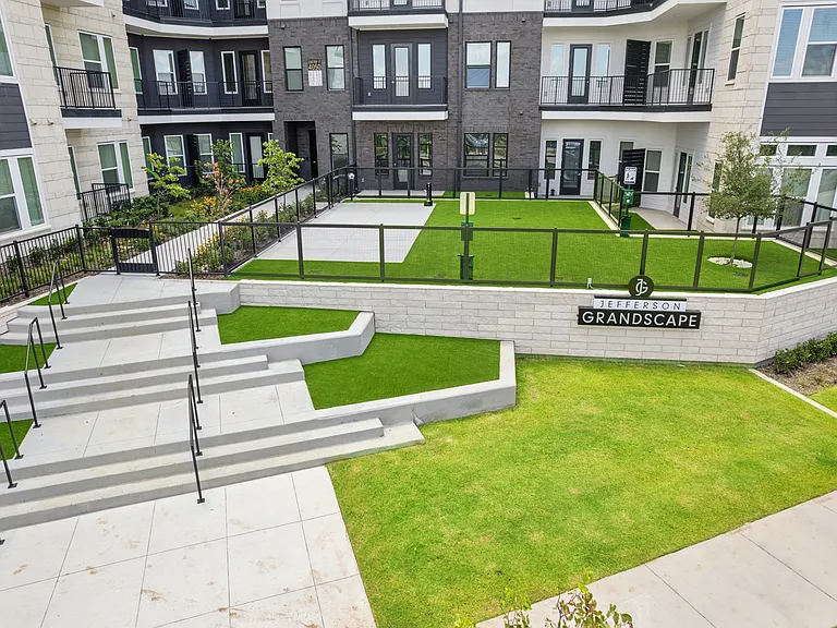 Jefferson Grandscape — Photo 44