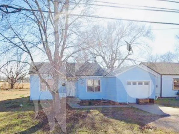 208 E Ponca St, Lindsay, OK 73052