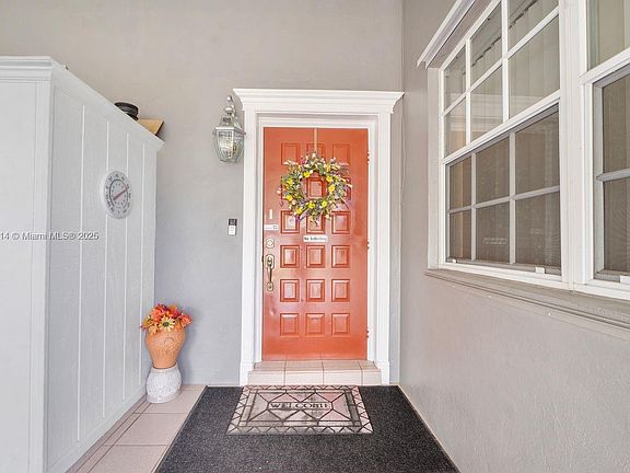 3rd image of 9721 Jamaica Dr