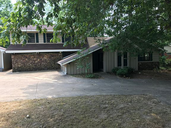 3rd image of 204 Brookwood Dr