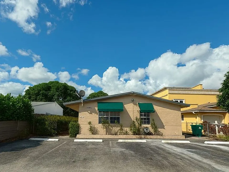 1329 NE 17 Ave Ft. Lauderdale, FL 33304