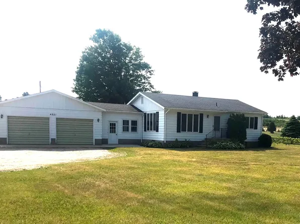 4021 S Center Hwy, Suttons Bay, MI 49682