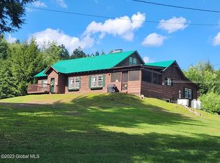 3814 E Schroon River Rd, Pottersville, NY 12860