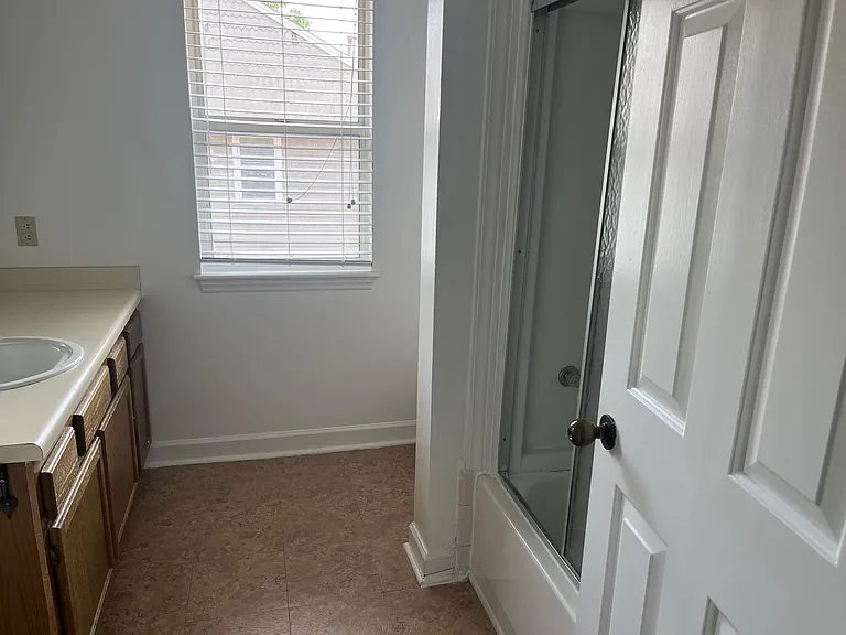 1107 W McGee St — Photo 34