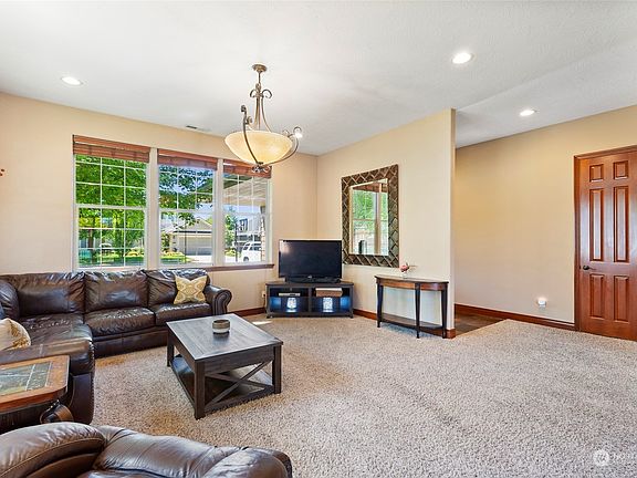 5th image of 162 Cougar Creek Drive