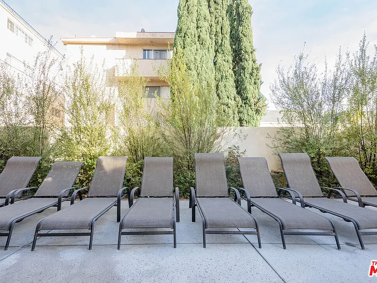 430 N Maple Dr #203 — Photo 32