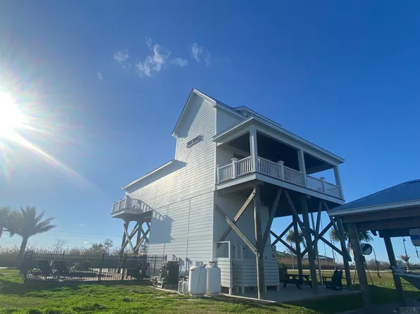27 Queen Bess Dr, Grand Isle, LA 70358