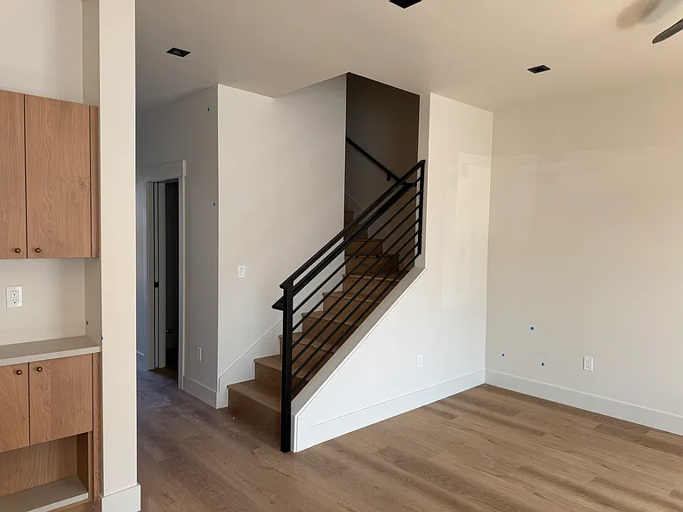 1622 W Antler Ave — Photo 2