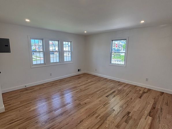 16 Orchard Pl Floor 1