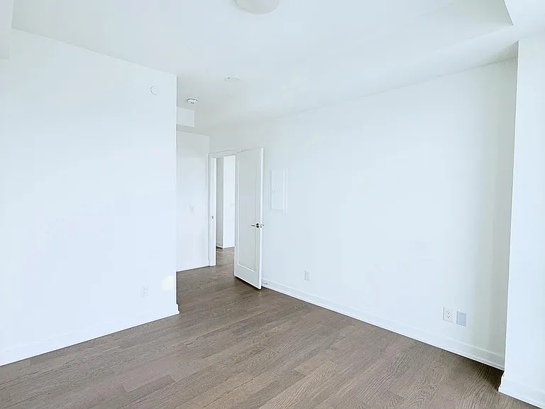 8888 Yonge St #902 — Photo 6
