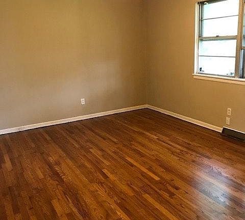 3rd image of 1348 E 55th St