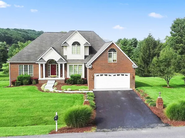 2765 Big Valley Dr, Draper, VA 24324