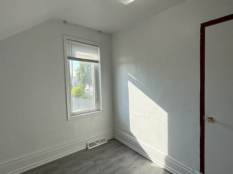 290 Blake St — Photo 8