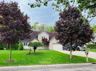 2100 Rob Ridge Dr, Commerce Township, MI 48390