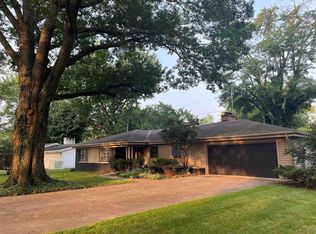 5220 Woodhurst Blvd, Fort Wayne, IN 46807