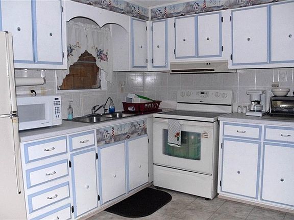 4th image of 926 Blue Heron Blvd