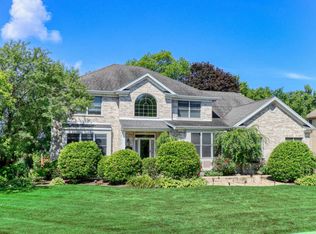 2S730 Wendelin Ct, Wheaton, IL 60189