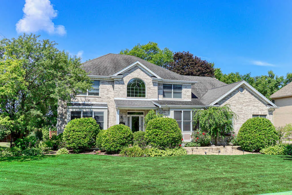 2S730 Wendelin Ct photo 1