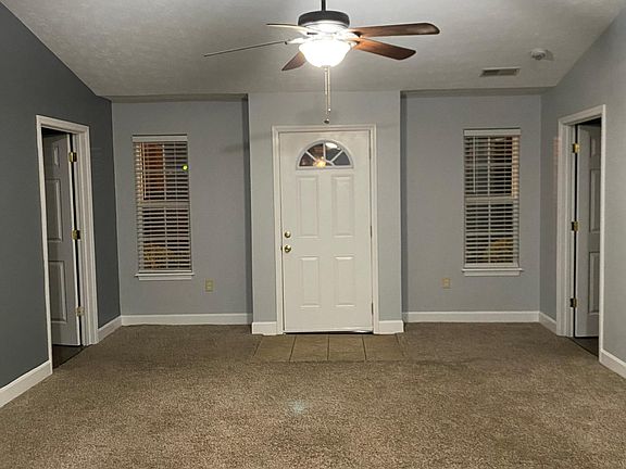 Great room new paint, new wood blinds (new carpet not installed until 1/7/21).