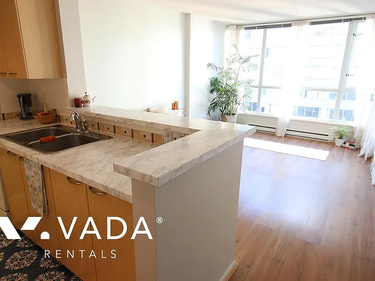 1420 Georgia St W #1404 — Photo 1