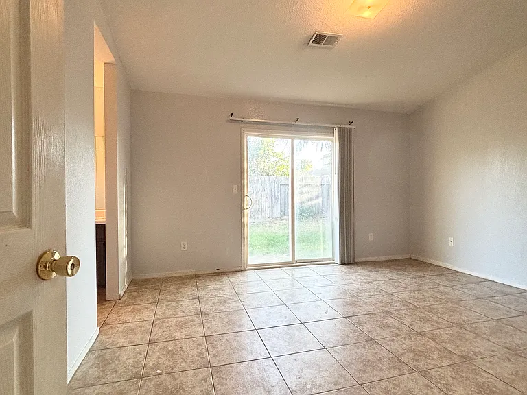 34 Barbados Ct — Photo 4