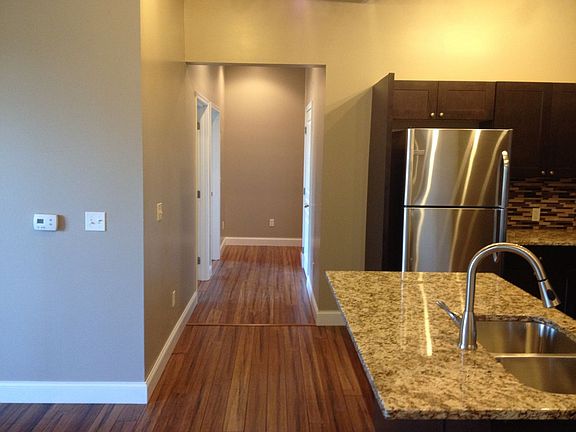 4th image of 815 N George St APT 27