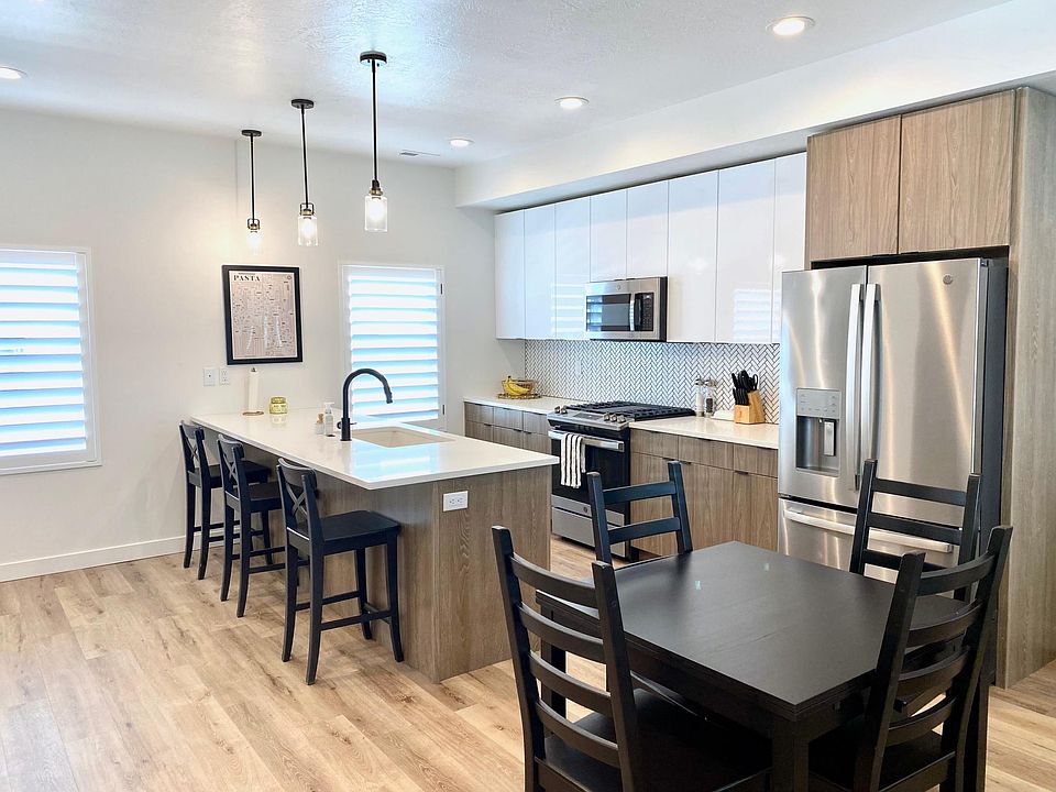 1st image of 620 N Orchard Dr Unit 4