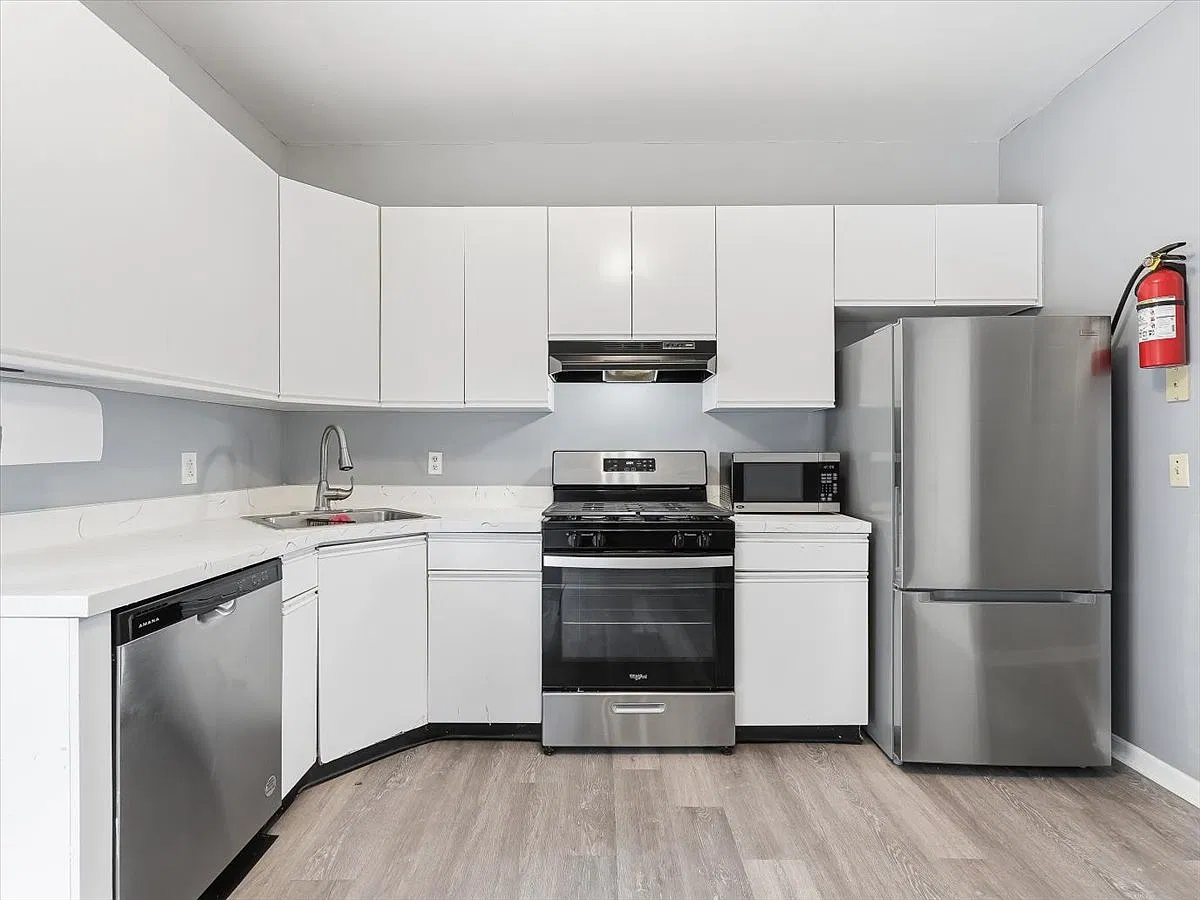 2 bed, 1.5 bath, $2,700 — Photo 3