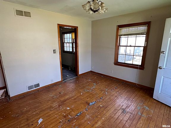 3rd image of 963 S Tonti Cir