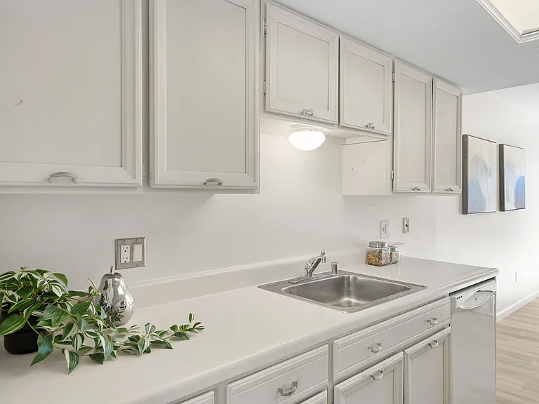 2666 Sherwood Cir — Photo 17