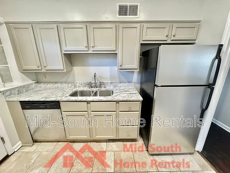 1060 Paul Pl — Photo 9