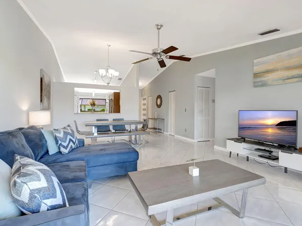 13 Fawlkland Circle, Boynton Beach, FL 33426
