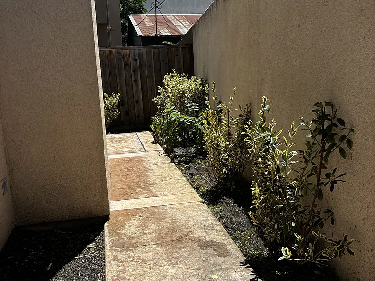 840 Civic Center Dr — Photo 35